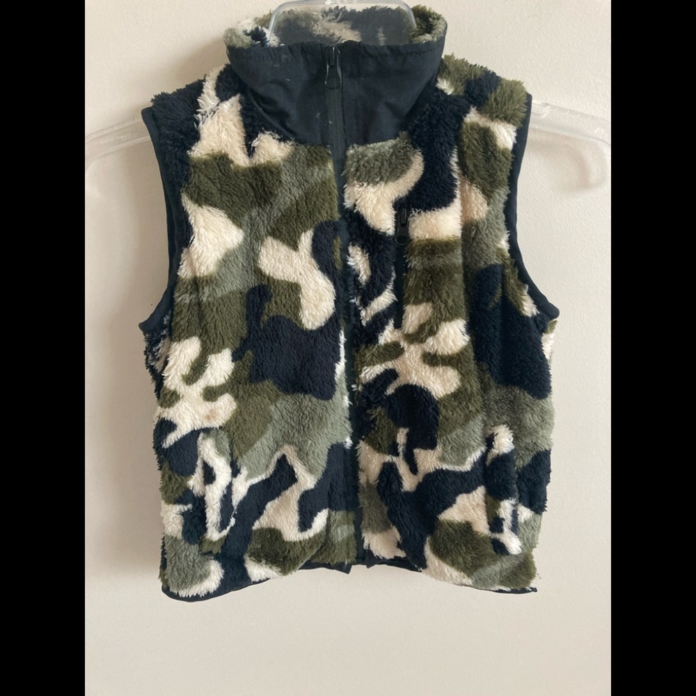 NWT-Sovereign Code Boys Fleece Vest, size 4